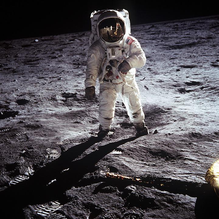 Apollo 11 nolaidās uz Mēness... Autors: Lestets Lai šie attēli ir atgādinājums tehnoloģijas progresam!