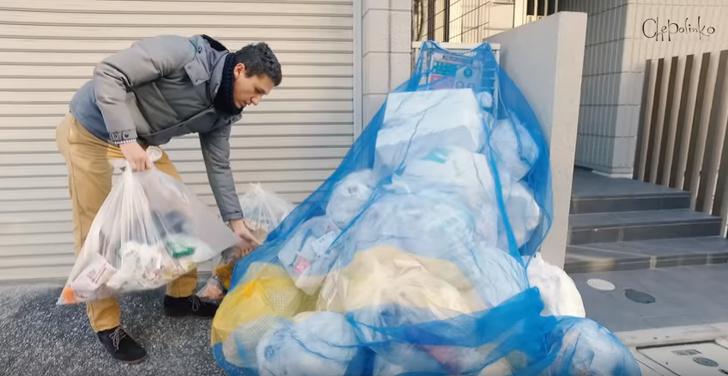 Uz ielām nav atkritumu urnu... Autors: Lestets 12 dīvainas lietas par Japānu, kuras pamanīs tikai tur dzīvojošie ārzemnieki