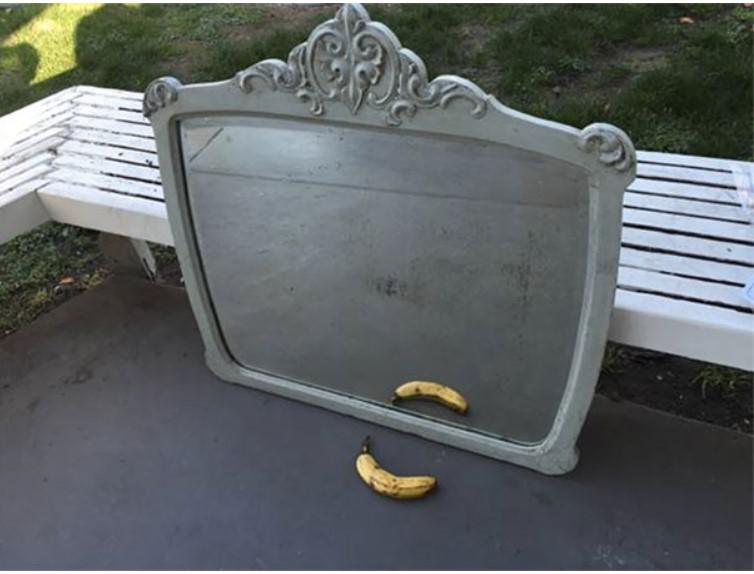 Banāns mērogam Autors: The Diāna Smieklīgi foto: Cilvēki, kuri pārdod spoguļus