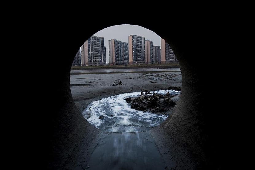 Viena no notekcaurulēm kas... Autors: Lestets Ķīnas valdība negrib, lai tu redzētu šīs fotogrāfijas