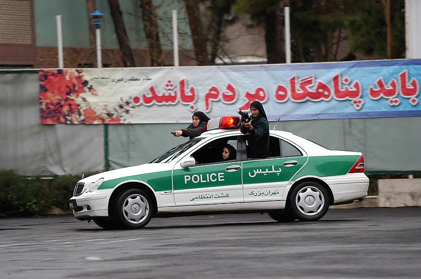  Autors: Lestets Irānas sieviešu policija