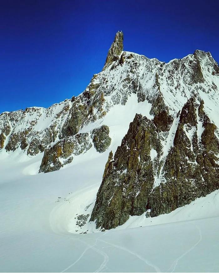 Tā izskatījās tā pati vieta... Autors: Lestets Globālā sasilšana? Alpos 3400 m augstumā ir izveidojies ezers