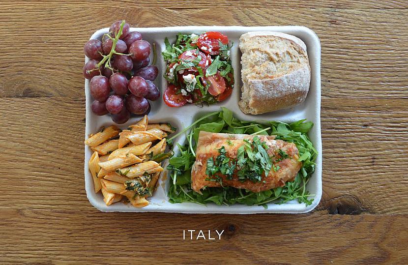 Itālijas skolās ēd scaronādi Autors: Fosilija Ko ēd skolēni katras valsts skolā!