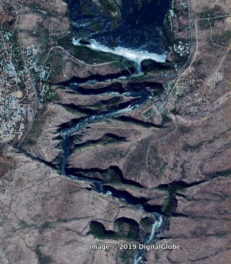 Viktorijas ūdenskritums un... Autors: matilde 20 interesantas vietas, kas atrastas ar «Google Earth» palīdzību