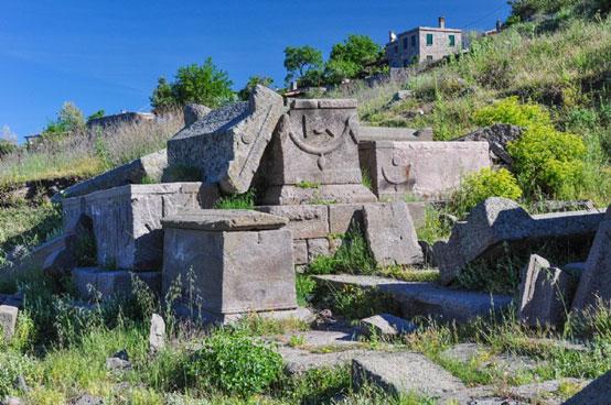 Turcijas kapenes  gaļēdājiPie... Autors: Lestets 8 stāsti no sendienām, ko zinātnieki nespēj izskaidrot