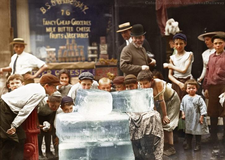 Bērni laiza ledu Ņujorkā 1912... Autors: Lestets 19 iekrāsotas fotogrāfijas, kas parāda dzīvi pirms 100 gadiem
