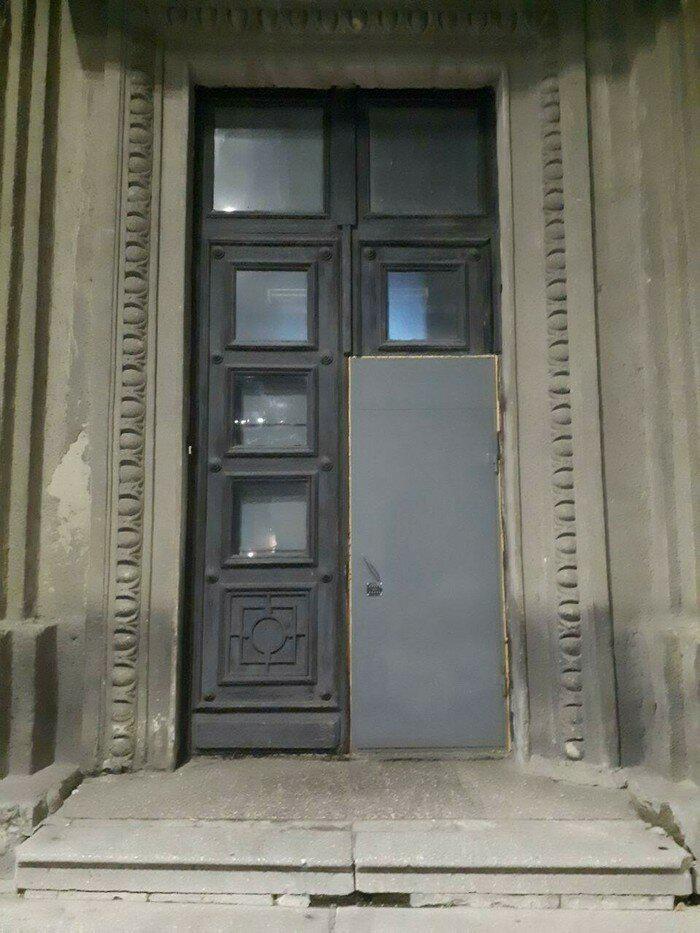  Autors: Fosilija Interesantu lietu klāsts, kas mūs ieskauj. Parastās durvis: bet vai tas tā ir?