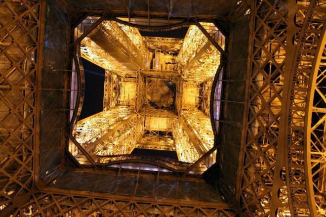 Eifeļa tornis Autors: matilde Iecienīti tūristu apskates objekti visā pasaulē no cita rakursa (17 attēli)