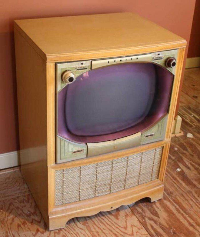 Inženiertehniskā doma gāja... Autors: Fosilija Kāda izskatījās pirmā tv tālvadības pults?