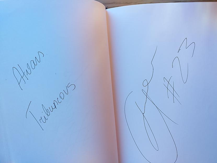 Atvars Tribuncovs Autors: Stone Seni Latvijas hokeja izlases spēlētāju paraksti