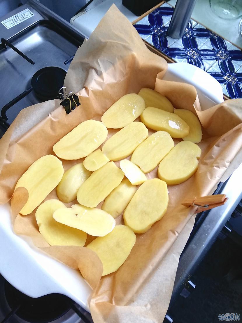 Izklāj kartupeļu ripas... Autors: millers Kā es kartupeļu sacepumu taisīju