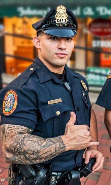  Autors: Fosilija Amerikas policija kā atsevišķa mākslas forma: policisti ar tetovējumiem 👩‍✈️