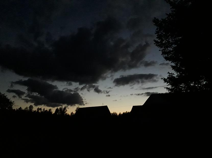 Pascaronā vakarā saulrieta... Autors: Griffith Atvaļinājums - 3. Septembris, 2019.