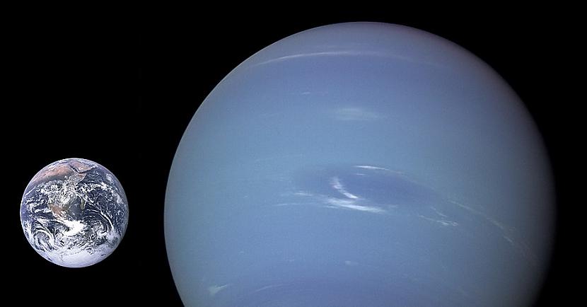 Zeme salīdzinājumā ar Neptūnu Autors: Lestets Neptūna pavadoņu orbīta ir dīvainākais, ko ir nācies redzēt