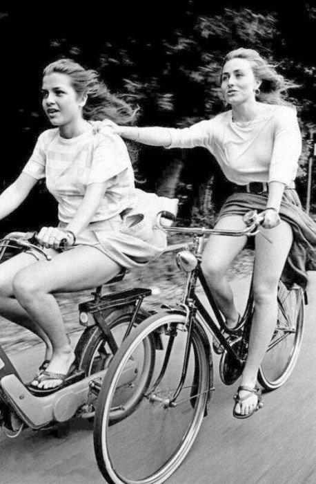 Rita HayworthElizabeth... Autors: Fosilija Neticami skaisti izdevušās meiteņu retro fotogrāfijas