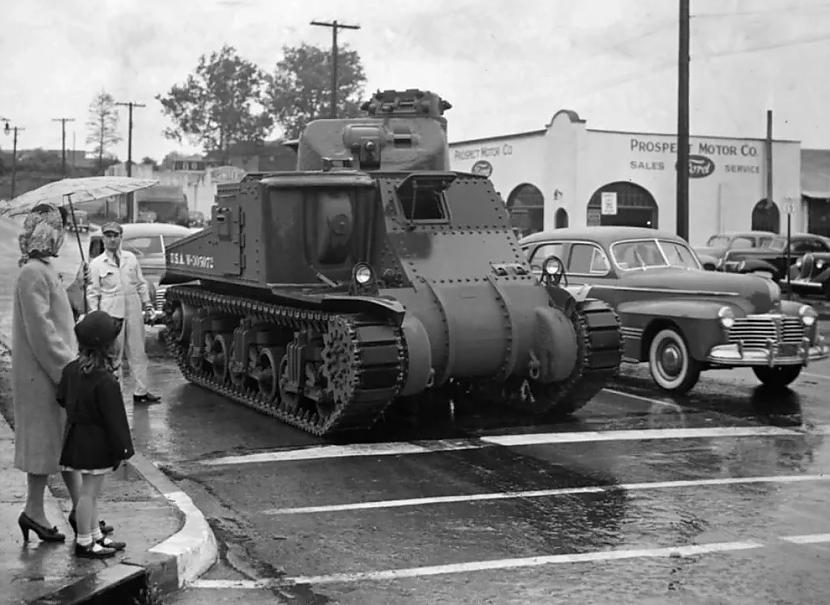 Tanks M3 izskatās nepabeigts... Autors: Lestets 20 fotogrāfijas ar iemūžinātu vēsturisku mirkli