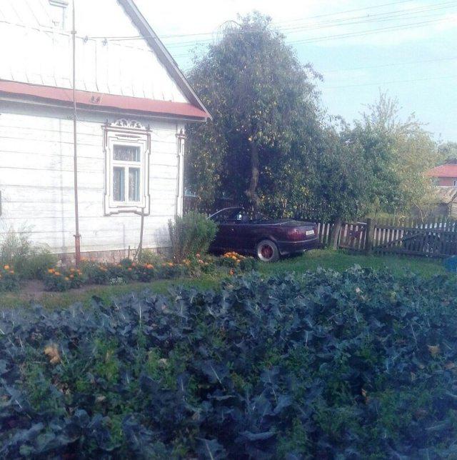  Autors: Fosilija Luksus klases automašīnas, kas dīvaini izskatās Krievijas provinces ciematos 🚙
