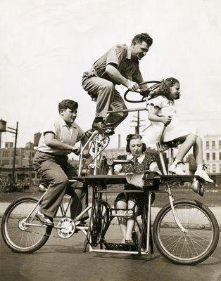 Ģimenes velosipēds1939 g... Autors: Lestets 20 fotogrāfijas, kas parāda vēstures dīvaināko pusi