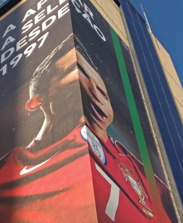 Portugāļu futbola plakāts Pati... Autors: The Diāna 28 reizes, kad dizaineris aizmirsa pielietot veselo saprātu