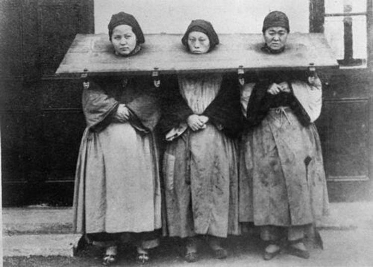 Trīs sievietes kas apsūdzētas... Autors: Zibenzellis69 Dažādas retas, vēsturiskas fotogrāfijas, kas var mainīt tavu uzskatu par pagātni