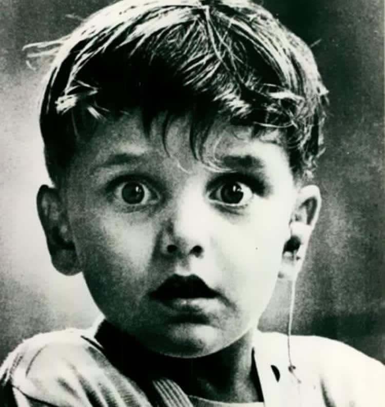 Kurla zēna reakcija uz skaņām... Autors: Lestets 17 retas, iespējams, vēl neredzētas vēsturiskas bildes