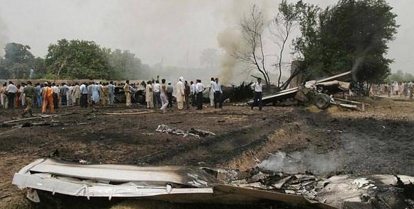 Pakistan International... Autors: Testu vecis Komerciālo lidaparātu katastrofu bildes (Divtūkstošie) 2004.-2007.g
