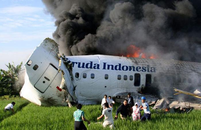 Garuda Indonesia reiss 200... Autors: Testu vecis Komerciālo lidaparātu katastrofu bildes (Divtūkstošie) 2004.-2007.g