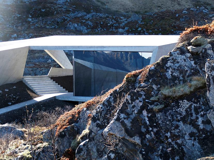 Konstrukcija ir veidota no... Autors: Zibenzellis69 Tualetes Norvēģijā ir līdzīgas vietām, kur gribas dzīvot