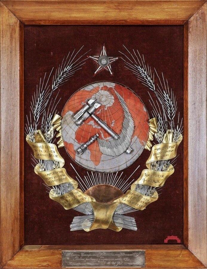 PSRS ģerbonis Izgatavots no... Autors: Zibenzellis69 40 Interesantas un retas retro fotogrāfijas