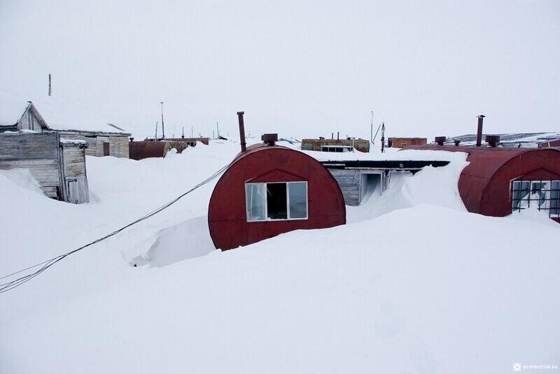 Mucas savā starpā savienoja... Autors: Zibenzellis69 Tālu no civilizācijas: kā izskatās mājoklis aiz polārā loka (Arktika)