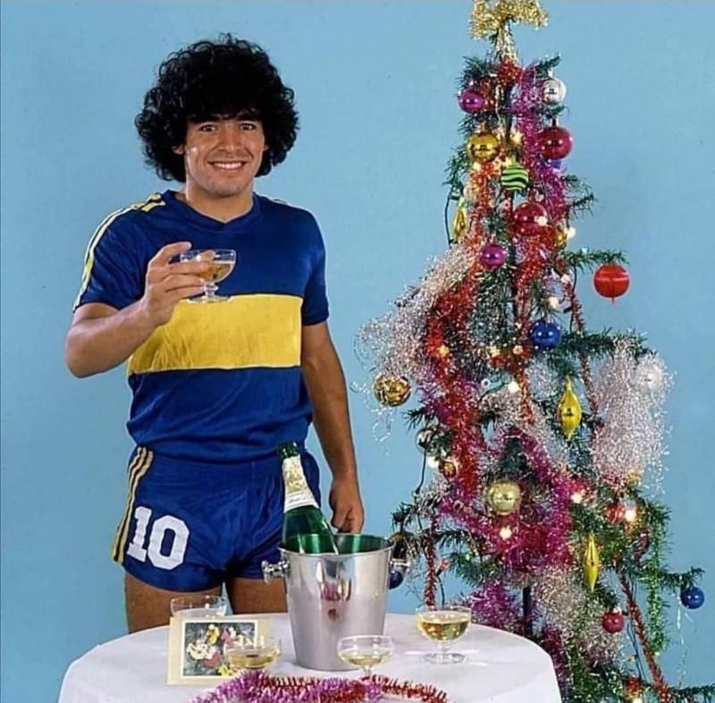 Jaungads un Maradona 1981 gads Autors: Zibenzellis69 Interesantas un retas retro fotogrāfijas (40 fotoattēli)