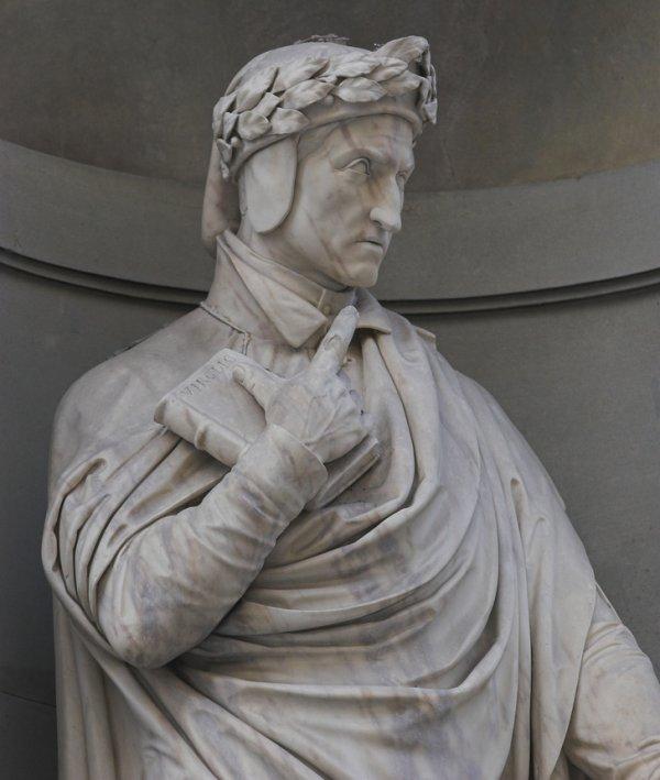 Dantes Aligjēri skulptūra ar... Autors: Zibenzellis69 Skaistas skulptūras, kuras apbrīno visa pasaule (17 foto)