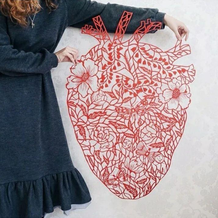 Autors: Zibenzellis69 Ukraiņu māksliniece rada pārsteidzošus papīra griezuma šedevrus