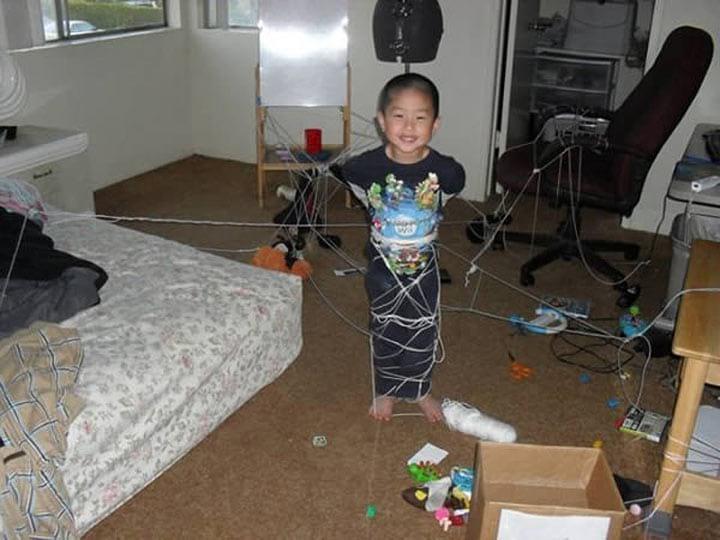Mammu es esmu zirnekļcilvēks Autors: Zibenzellis69 20 fotogrāfijas, kurās redzams, kā izskatās 5 minūtes klusuma mājā ar bērniem