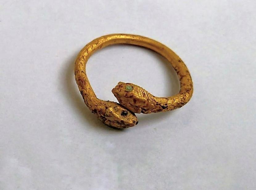 Skaists gredzens atrasts... Autors: Zibenzellis69 17 pārsteidzoši arheoloģiskie atradumi, kas atklās vēstures interesantākās puses