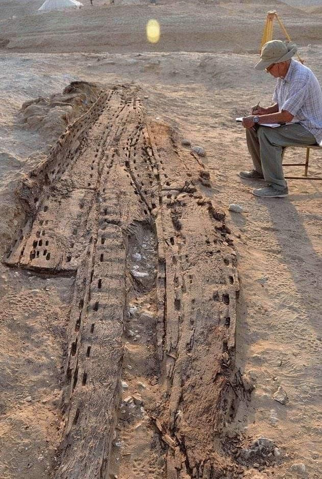 Arheologi atklāj koka laivu... Autors: Zibenzellis69 17 pārsteidzoši arheoloģiskie atradumi, kas atklās vēstures interesantākās puses