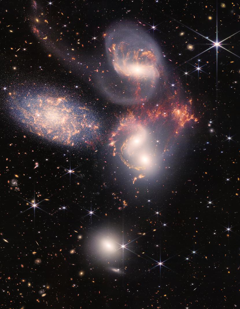  Autors: Strāvonis James Webb teleskops
