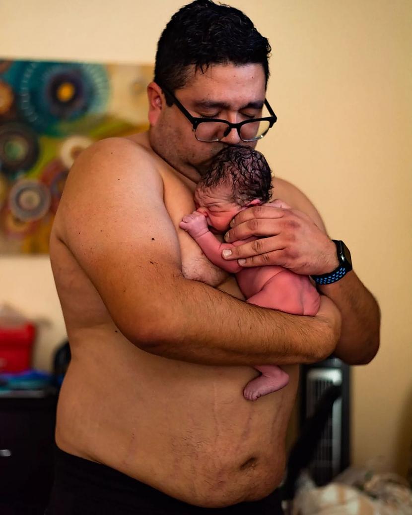 Tētis  Autors: Zibenzellis69 14 sirsnīgas foto, kuros tēvi pirmo reizi satiek savus jaundzimušos mazuļus
