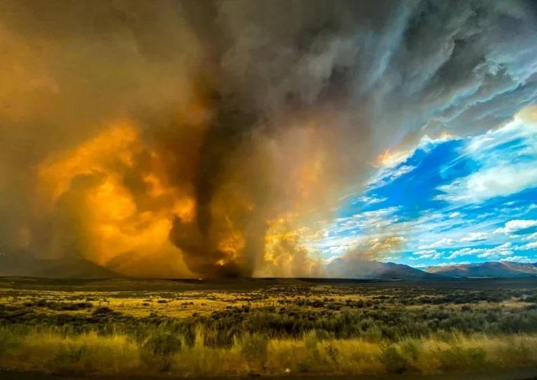 Tornado ir bīstami tāpat kā... Autors: Lestets 19 attēli, kuros ir iemūžināts mirklis pirms vai pēc katastrofas