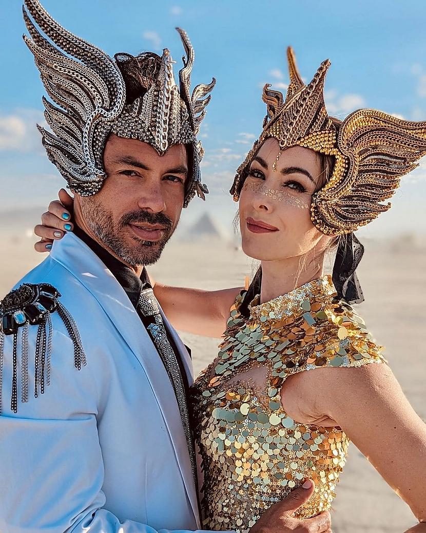 Scaronamanis un raganaTodien... Autors: Zibenzellis69 Burning Man: Īpaši satriecoši tērpi, kas iespējams tevi varētu nedaudz pārsteigt