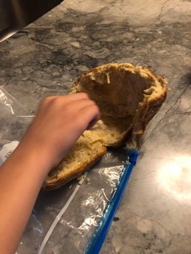 Tā mans dēls ēd maiziKādu... Autors: Zibenzellis69 15 divaini cilvēku ieradumi, kas var satricināt gandrīz jebkura cilvēka nervus
