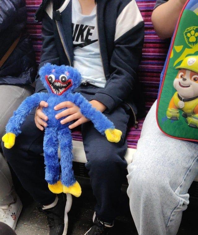 Rotaļlietu briesmonītisLai gan... Autors: Zibenzellis69 Gadījumi, kad cilvēki metro satikās ar ļoti neparastiem un dīvainiem pasažieriem