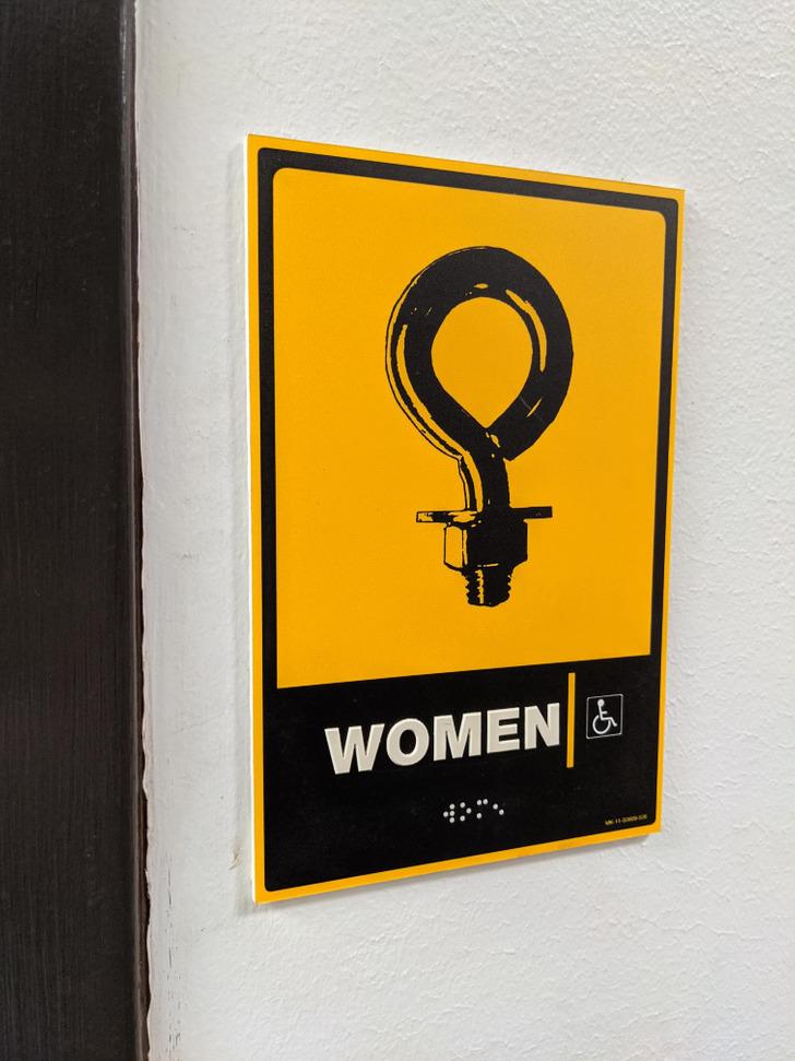 Sieviescaronu tualetes zīme... Autors: Lestets 16 reizes, kad cilvēki piešķīra ikdienas lietām jaunu perspektīvu
