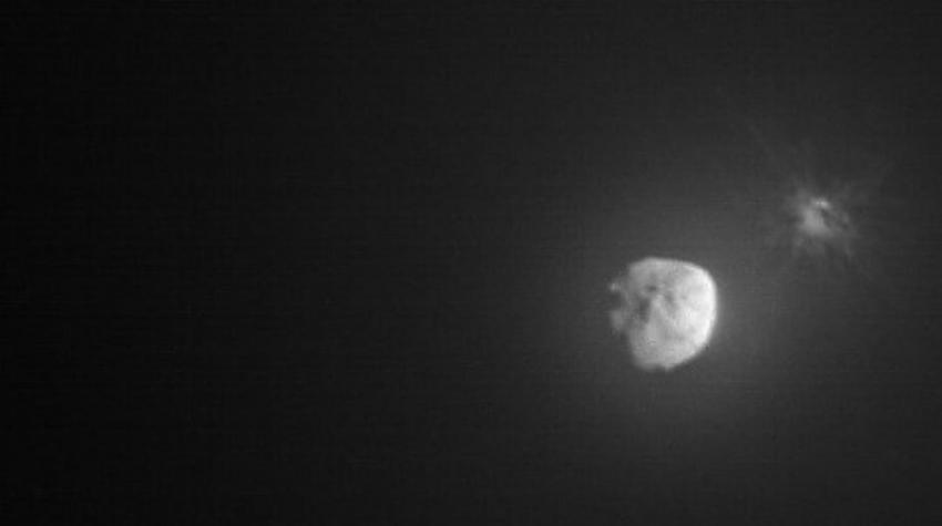 FOTO ⟩ Tas mirklis, kad kosmosa zonde sadūrās ar asteroīdu