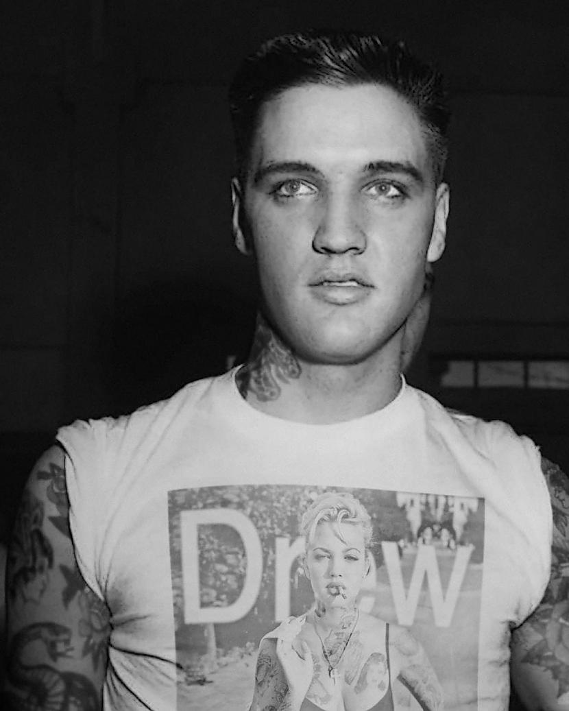 Elviss Preslijs Autors: Zibenzellis69 Māksliniece ar Photoshop palīdzību "tetovēja" slavenas personības, lūk rezultāts