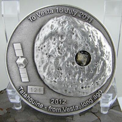 Monēta kurā ir īsta meteorīta... Autors: Zibenzellis69 16 monētas un banknotes,kuras pelnīti var uzskatīt par neparastāko naudu pasaulē