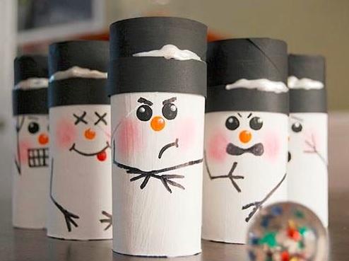Emociju pilnie sniegavīriņiTev... Autors: Zibenzellis69 Ziemassvētku dekori, kurus vari izgatavot no tualetes papīra rullīšiem