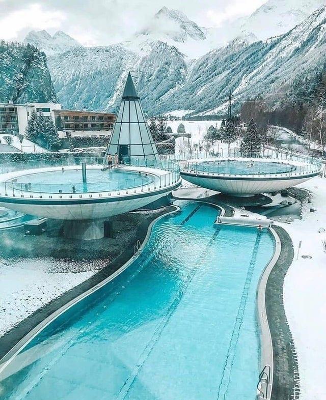 Aqua Dome AustrijaKomplekss... Autors: Zibenzellis69 Pārsteidzoša izskata baseini, kas tika radīti visu neparasto lietu cienītājiem