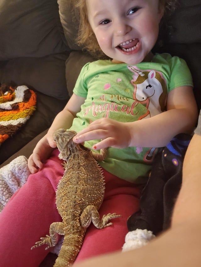 Pūķi nav sliktāki par... Autors: Zibenzellis69 Sirsnīga foto izlase: 17 piemēri draudzībai starp bērniem un mājdzīvniekiem ❤️