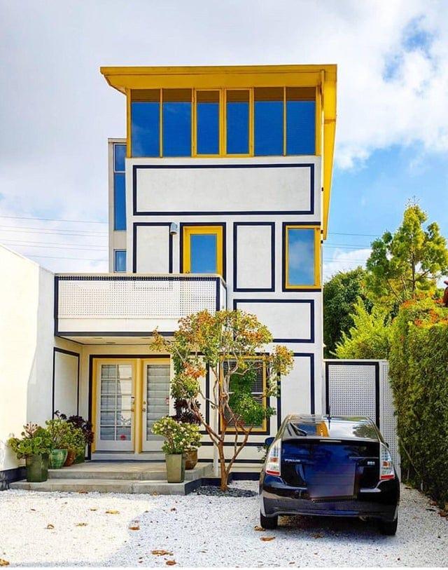 Mājai Kalifornijā jābūt... Autors: Zibenzellis69 Arhitekti izveidoja pārsteidzošas mājas, bet vai tādās kāds vēlēsies dzīvot